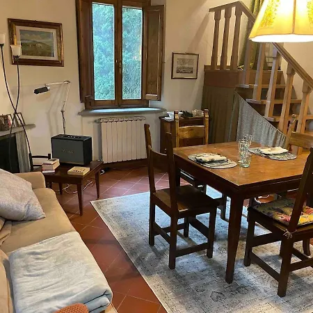With Pool And Park Near Florence * مونتيزبيرتولي