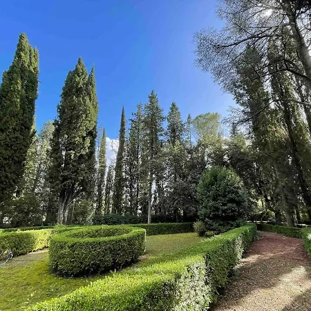 With Pool And Park Near Florence مونتيزبيرتولي