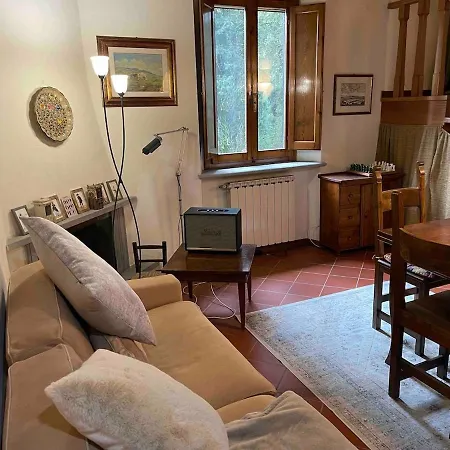 With Pool And Park Near Florence * مونتيزبيرتولي